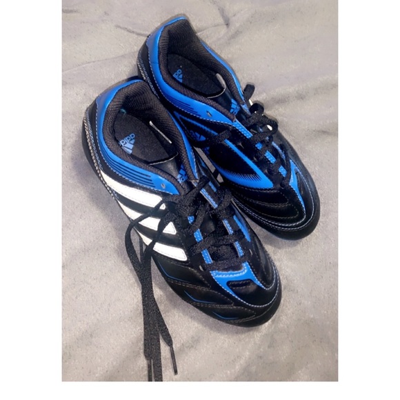 Soccer shoes - Picture 2 of 2